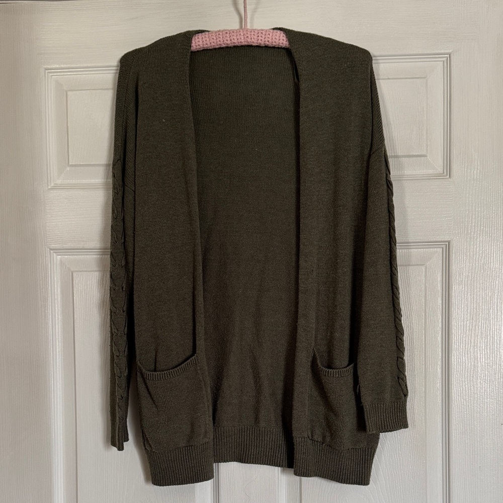 Garage Green Cardigan w. Braided Sleeves